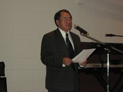 Board member Xeng Xiong welcomed concert goers.