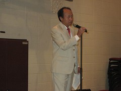 Board member Xiong Lo also welcomed concert goers.