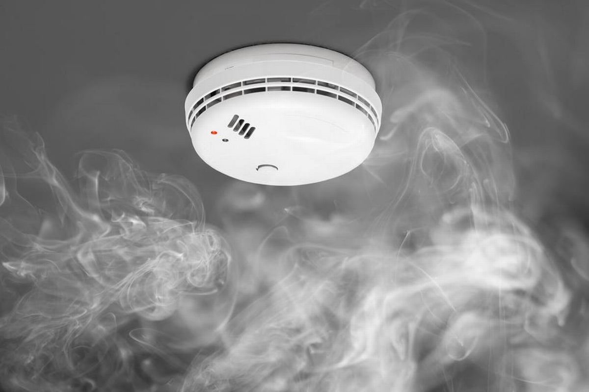 How Do Smoke Detectors Work to Keep You Safe While You Sleep