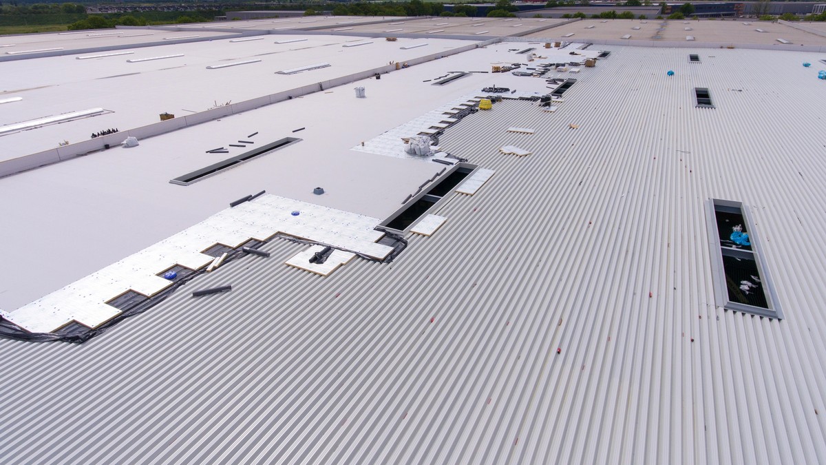 Warehouse Roof Materials: What Are Warehouse Roofs Made Of?