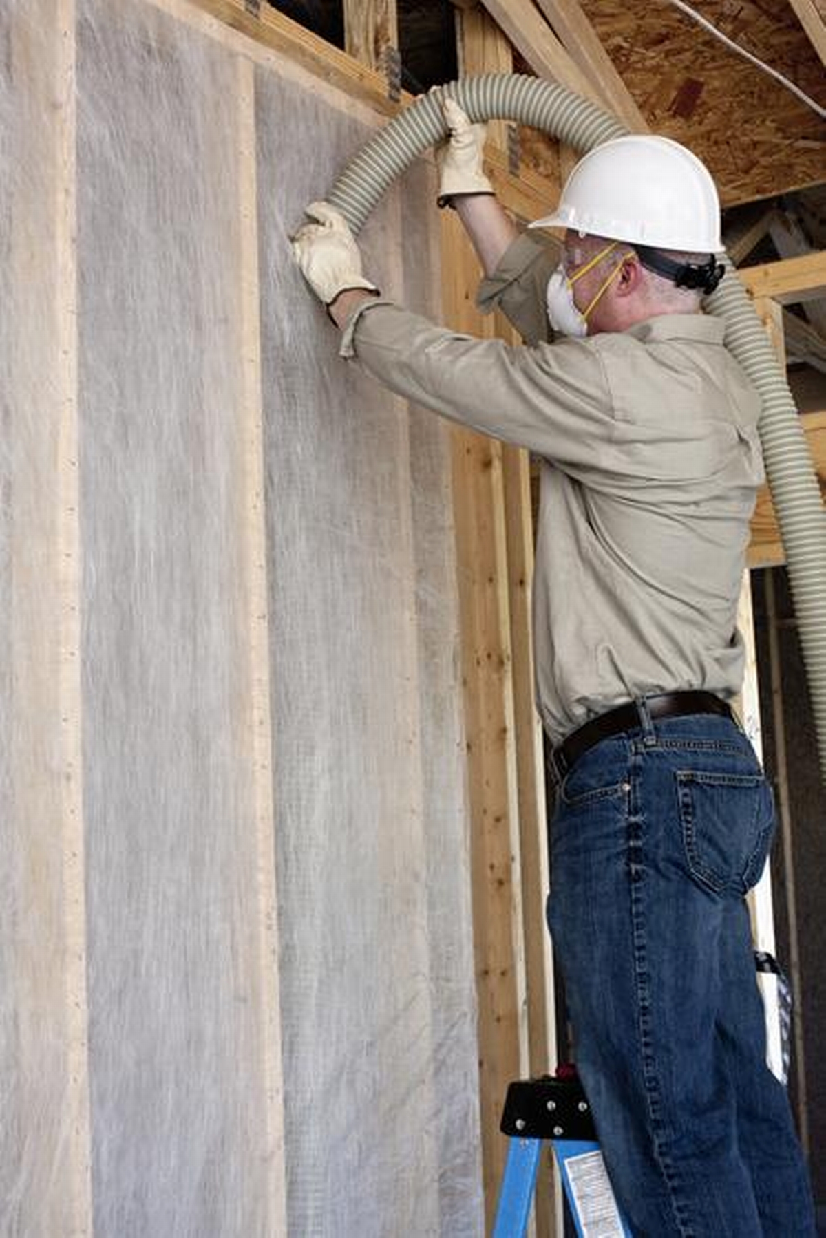 Comparing R-Values in Insulation Choices for Year-Round Savings