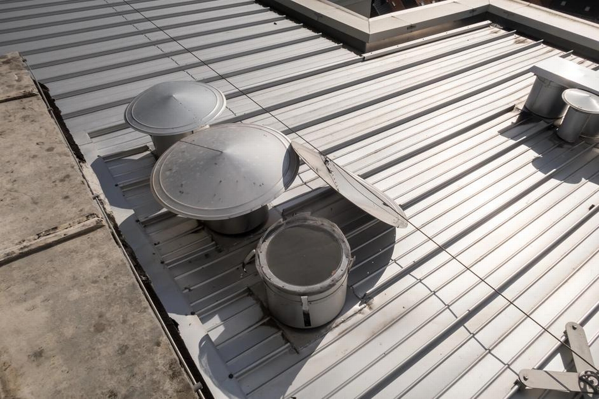 Does Aluminum Roof Coating Stop Leaks and When It Works Best