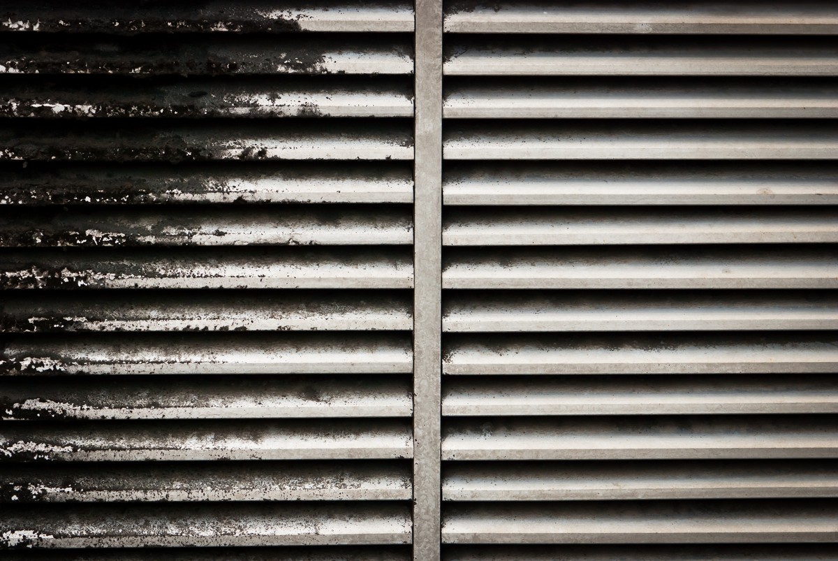 Moldy Air Vents? How to Clean Them Safely Featured Thumbnail