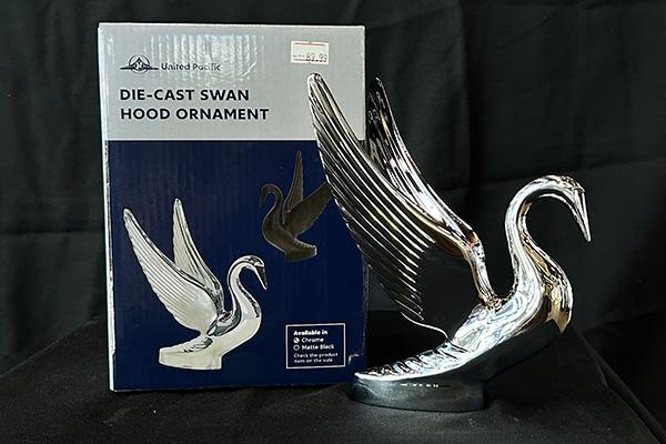 Swan Die Cast Hood Ornament - Chrome 