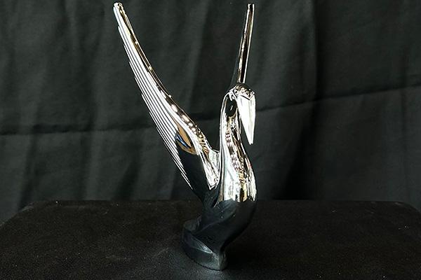 Swan Die Cast Hood Ornament - Chrome 