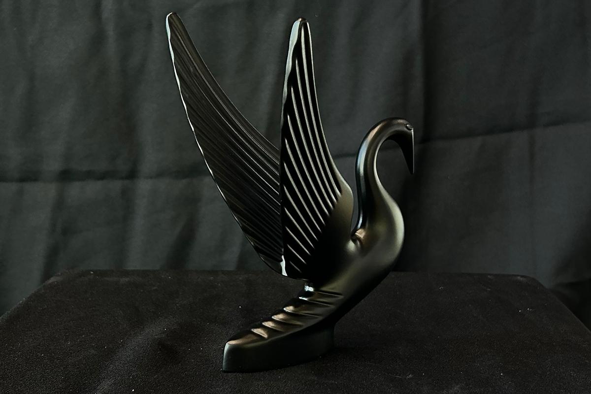 Swan Die Cast Hood Ornament - Matte Black 